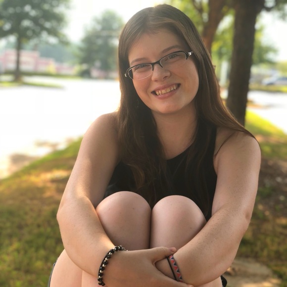 Meet your Posher, Hannah - Picture 1 of 1